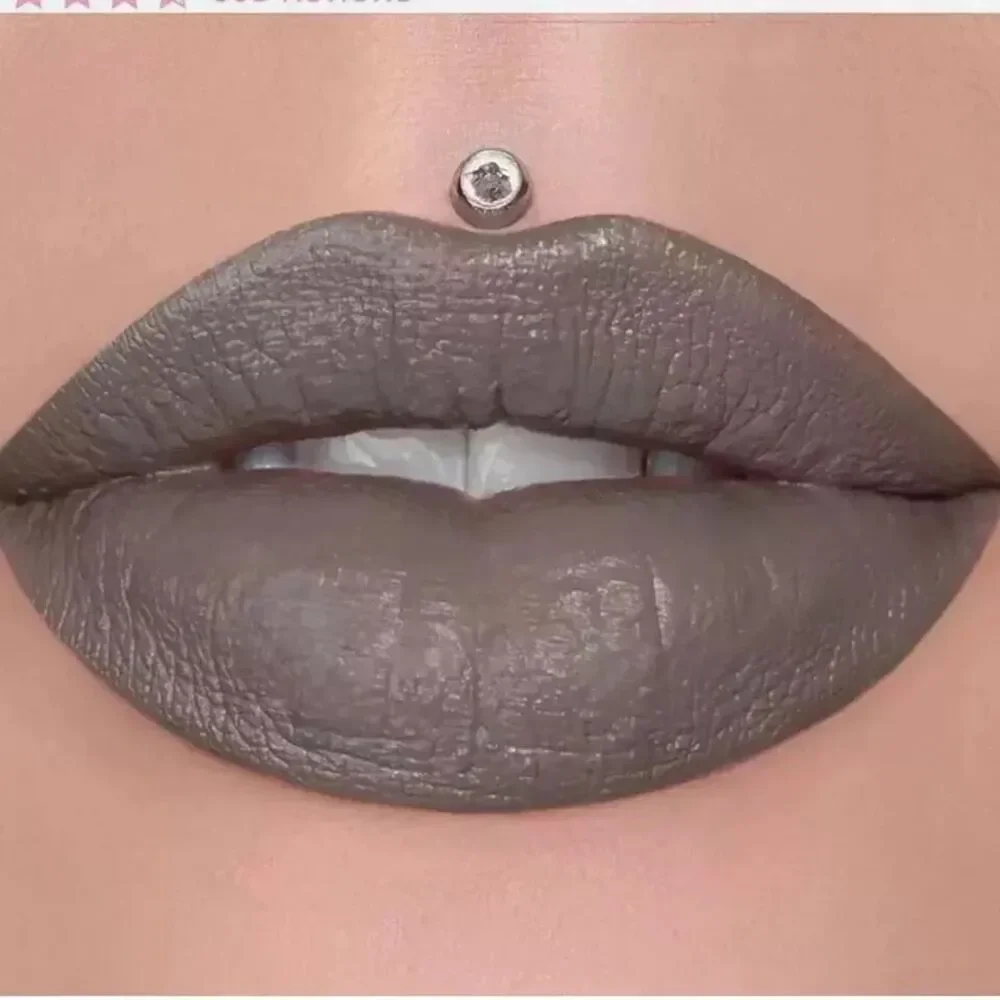 Jeffree Star Velvet Trap Lipstick Grave Digger (Gray)